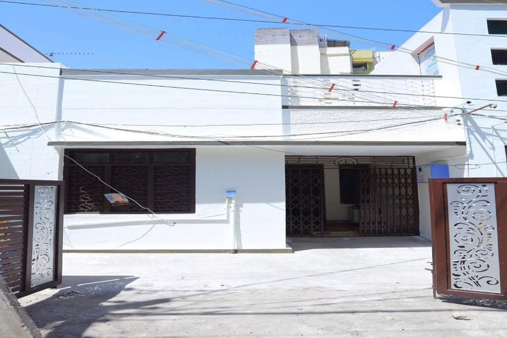 Holiday home Heritage With 3 Bed/3 Bath With Kitchen In A Residential Neighborhood.