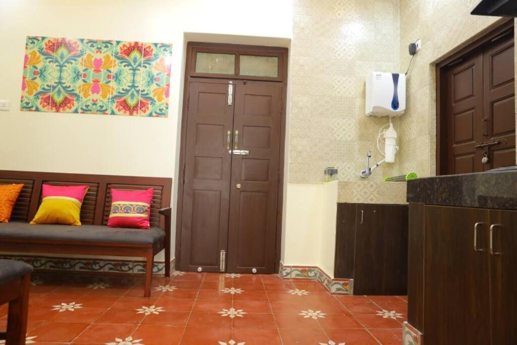 Heritage With 3 Bed/3 Bath With Kitchen In A Residential Neighborhood. Holiday home