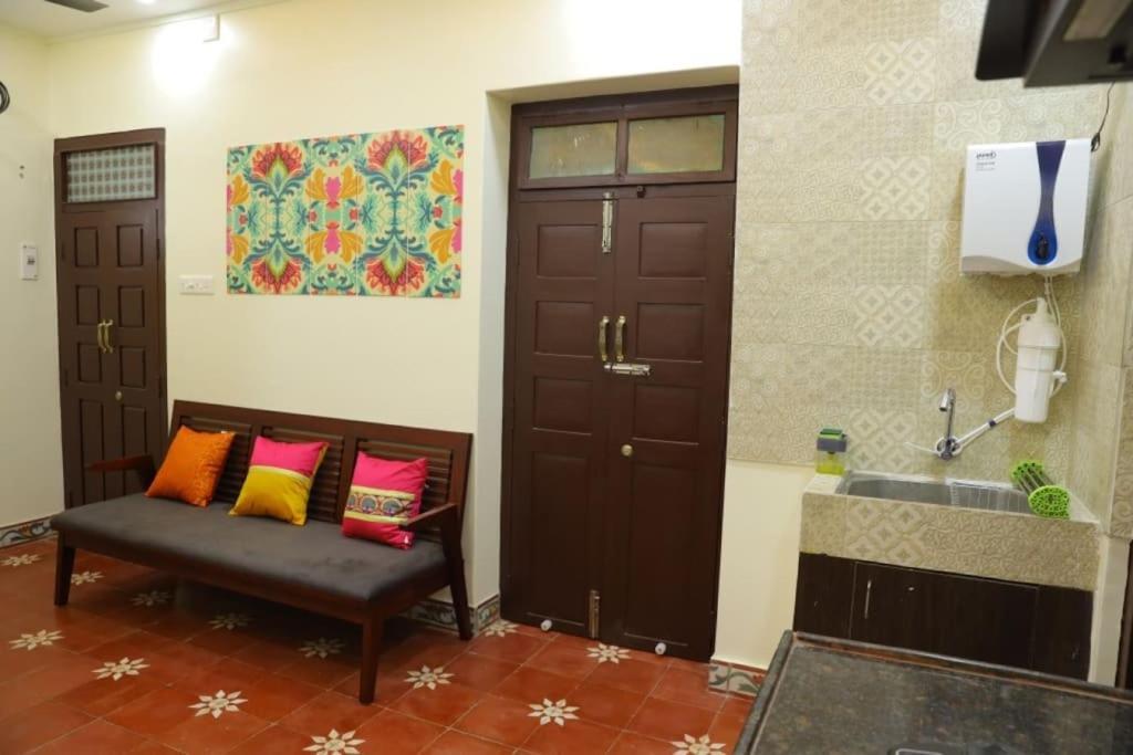 Heritage With 3 Bed/3 Bath With Kitchen In A Residential Neighborhood. Holiday home