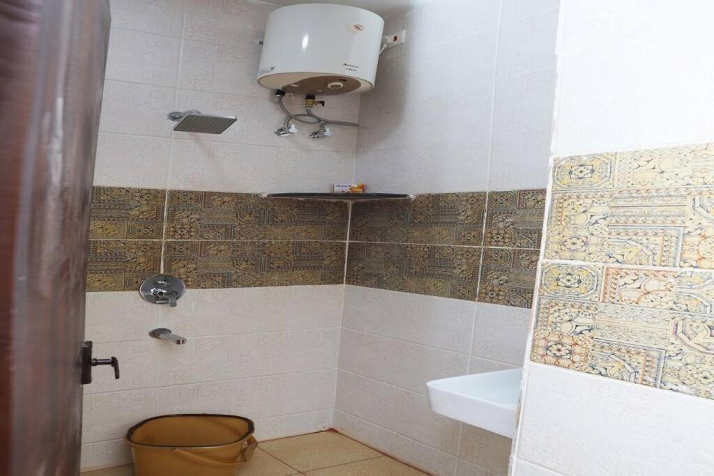 Heritage With 3 Bed/3 Bath With Kitchen In A Residential Neighborhood. *
