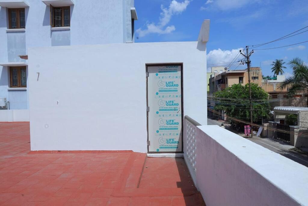 Heritage With 3 Bed/3 Bath With Kitchen In A Residential Neighborhood.