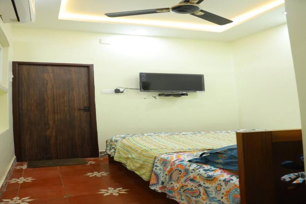 Heritage With 3 Bed/3 Bath With Kitchen In A Residential Neighborhood. *