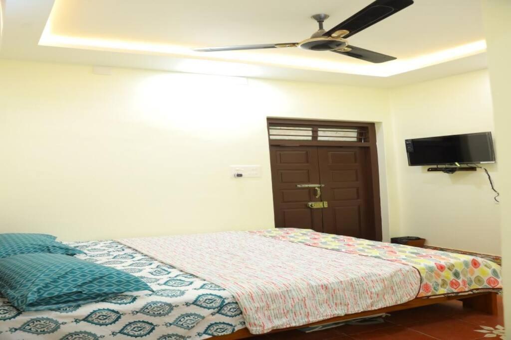 Heritage With 3 Bed/3 Bath With Kitchen In A Residential Neighborhood. Holiday home