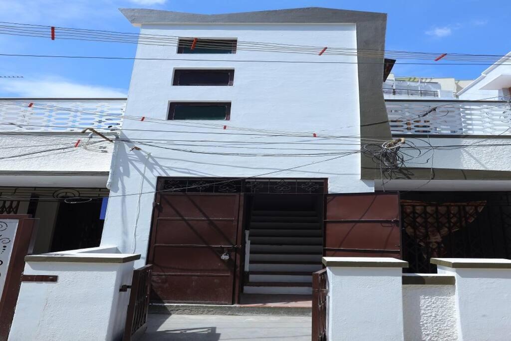 Heritage With 3 Bed/3 Bath With Kitchen In A Residential Neighborhood. Holiday home Madurai